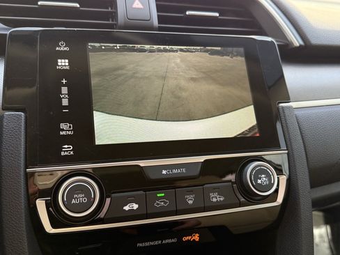 Used 2018 Honda Civic EX image 9