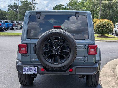 Used 2025 Jeep Wrangler Unlimited Sahara w/ Safety Group AWD/4WD image 6