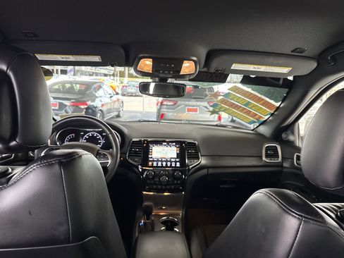 Used 2022 Jeep Grand Cherokee Laredo X image 19