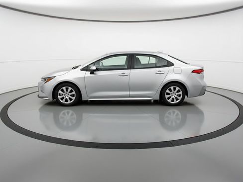 Used 2025 Toyota Corolla LE image 5
