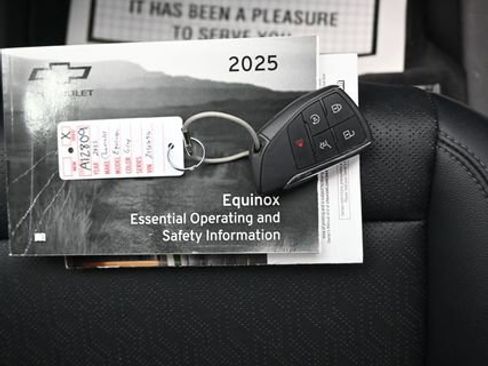 Used 2025 Chevrolet Equinox LT w/ Convenience Package II image 11