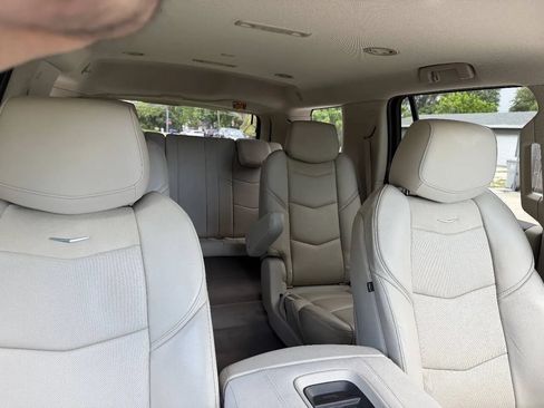 Used 2017 Cadillac Escalade 2WD image 12