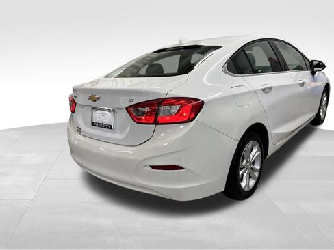 Used 2019 Chevrolet Cruze LT w/ Convenience Package FWD image 5