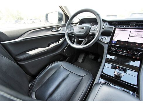 Used 2023 Jeep Grand Cherokee L Limited w/ Luxury Tech Group II image 11