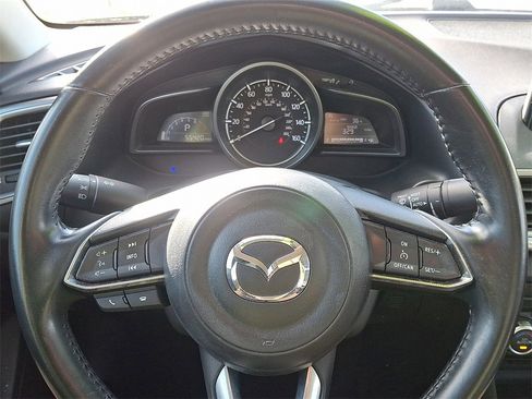 Used 2018 MAZDA MAZDA3 Touring image 19