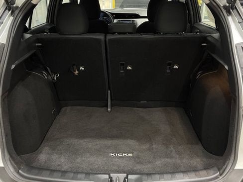 Used 2020 Nissan Kicks S image 32