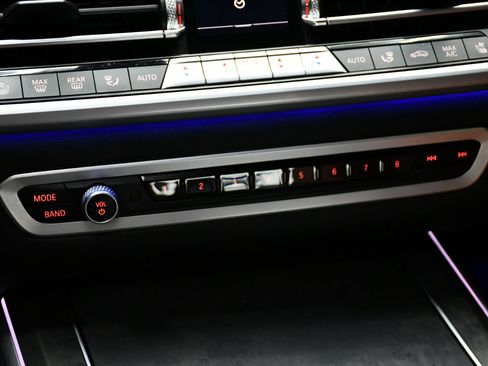 Used 2022 BMW X7 M50i w/ Executive Package image 33