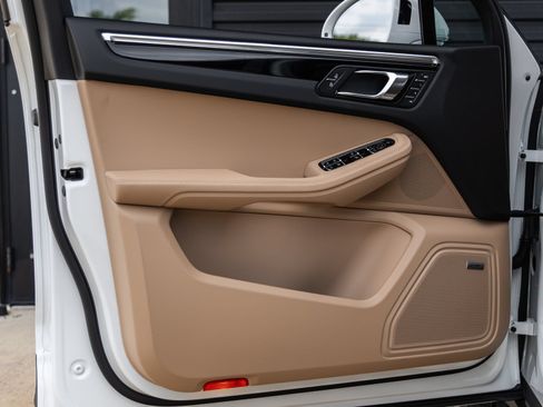 New 2026 Porsche Macan AWD/4WD image 21