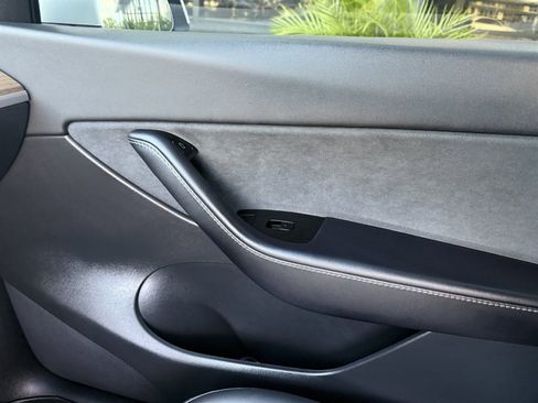 Used 2021 Tesla Model Y Long Range image 34