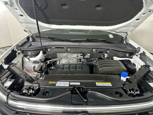 Used 2025 Volkswagen Atlas Cross Sport SE FWD image 32