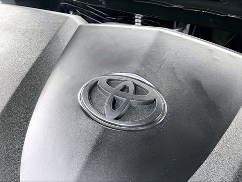Used 2023 Toyota Camry SE image 30