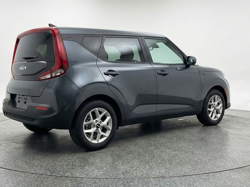Used 2025 Kia Soul LX w/ LX Technology Package FWD image 9