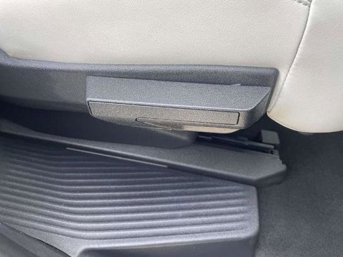 Certified 2025 Ford Expedition Platinum image 31