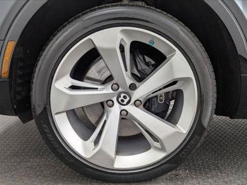 Used 2019 Bentley Bentayga AWD/4WD image 36