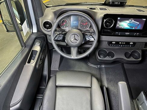 Used 2025 Mercedes-Benz Sprinter 2500 image 42