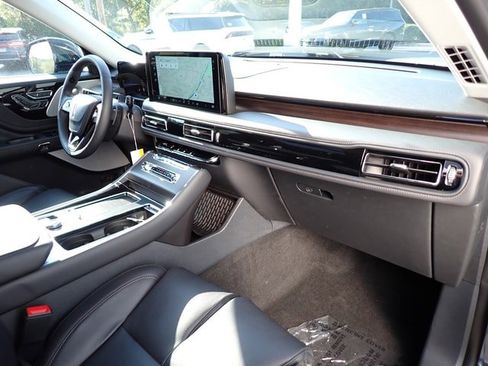 New 2025 Lincoln Aviator Reserve w/ Luxury Package image 12