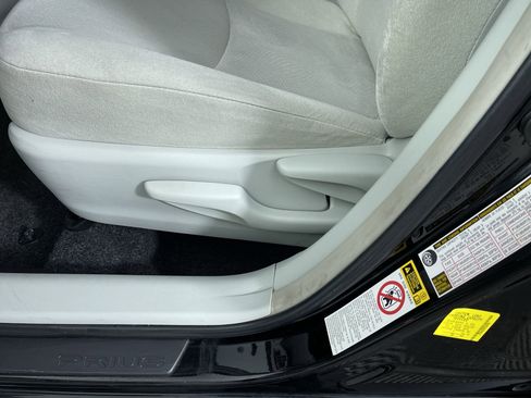 Used 2015 Toyota Prius Two image 13