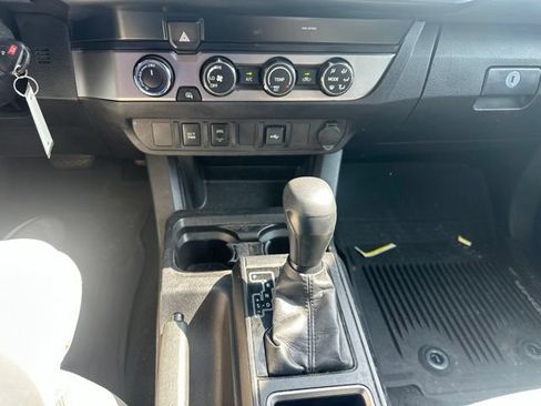 Used 2020 Toyota Tacoma SR AWD/4WD image 13