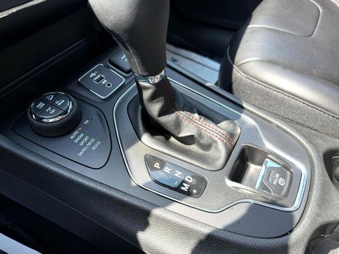 Used 2021 Jeep Cherokee Trailhawk image 33