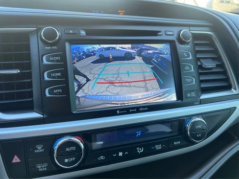 Used 2019 Toyota Highlander XLE image 27