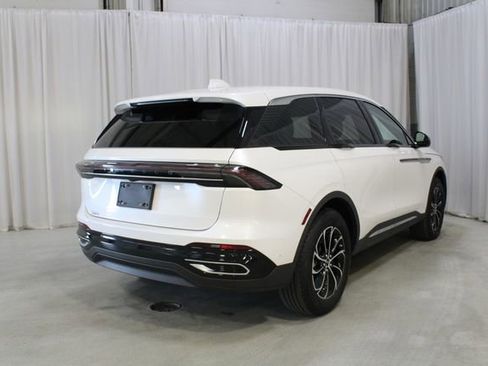 Used 2024 Lincoln Nautilus Premier AWD/4WD image 25
