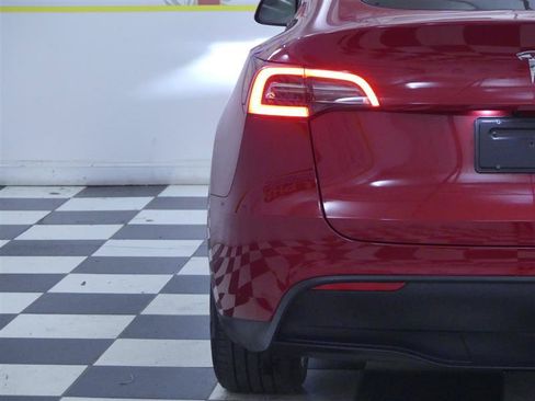Used 2023 Tesla Model Y AWD image 28