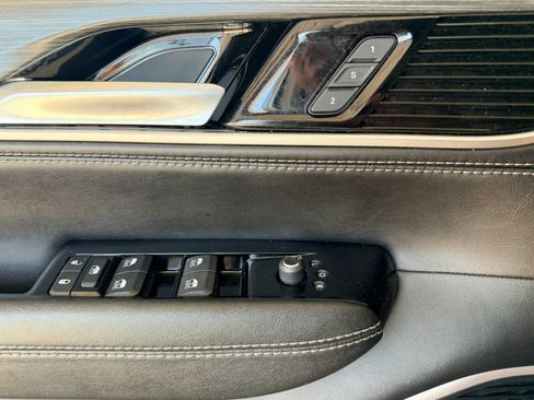 Used 2024 Jeep Wagoneer L Series II RWD image 26
