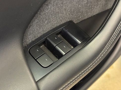 Used 2021 Tesla Model S Plaid image 9