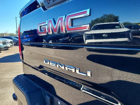 Used 2024 GMC Sierra 1500 Denali image 8