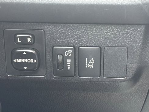 Used 2018 Toyota RAV4 LE image 21