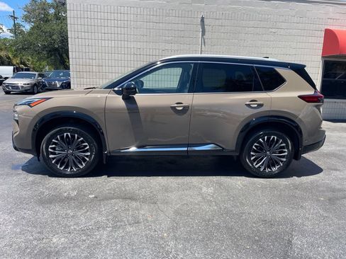 Used 2025 Nissan Rogue Platinum w/ Tech Package FWD image 2