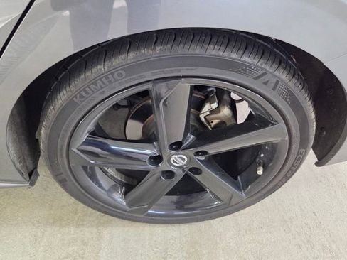 Used 2022 Nissan Sentra SR w/ SR Premium Package image 3