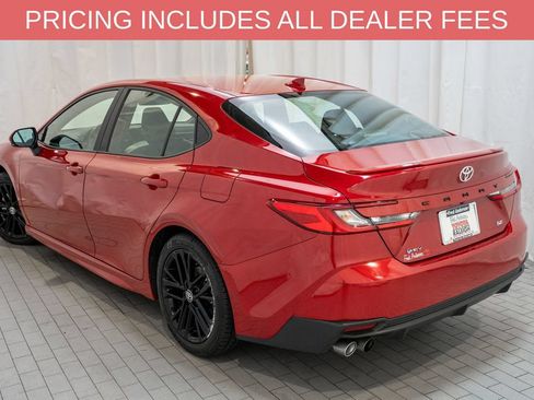 Used 2025 Toyota Camry SE FWD image 3