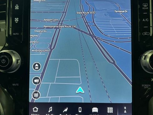 Used 2025 RAM 1500 Laramie image 32