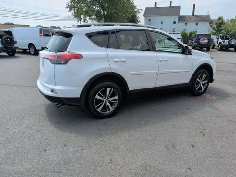 Used 2017 Toyota RAV4 XLE w/ Carpet Mat Package AWD/4WD image 6