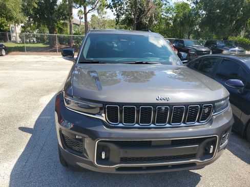 Used 2021 Jeep Grand Cherokee L Overland w/ Advanced Protech Group III AWD/4WD image 3