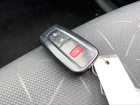 Used 2024 Toyota RAV4 XLE FWD image 14