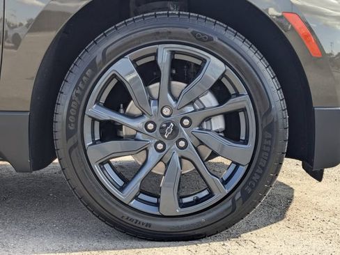 Used 2023 Chevrolet Equinox RS FWD image 11