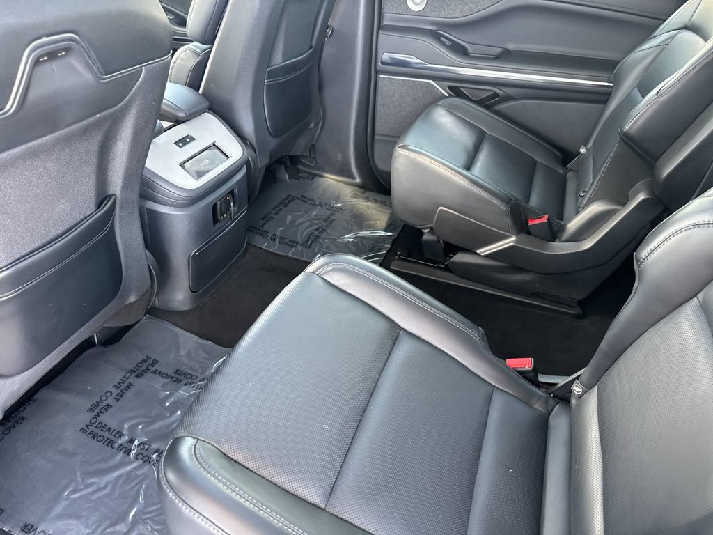 Certified 2025 Lincoln Navigator L Reserve AWD/4WD image 11