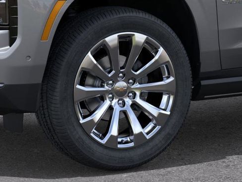 New 2026 Chevrolet Suburban Premier RWD image 33