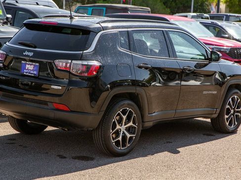 Used 2024 Jeep Compass Latitude AWD/4WD image 5