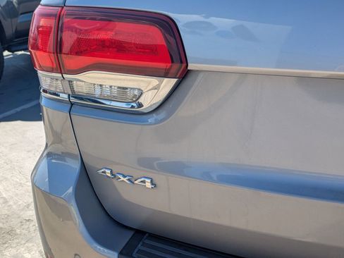 Used 2020 Jeep Grand Cherokee Laredo AWD/4WD image 5