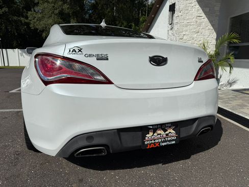 Used 2013 Hyundai Genesis 3.8 image 4