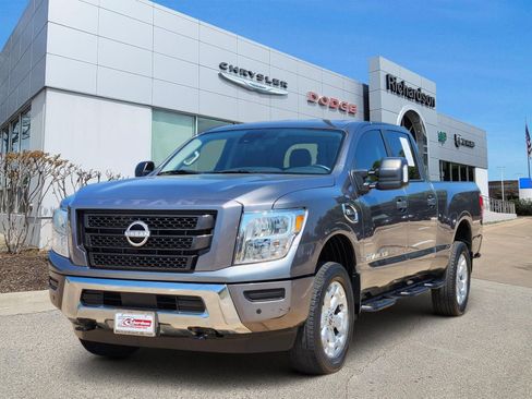 Used 2023 Nissan Titan SV w/ SV Convenience Package AWD/4WD image 2