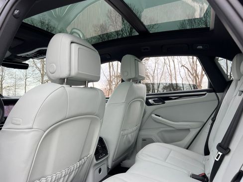 Certified 2025 Porsche Macan image 21