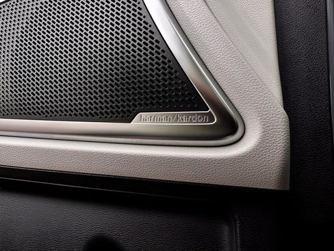 Used 2025 Kia Telluride SX w/ SX Captain's Chair Package FWD image 23