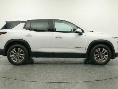 Used 2025 Chevrolet Equinox LT image 11