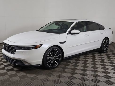 Used 2023 Honda Accord Touring image 10