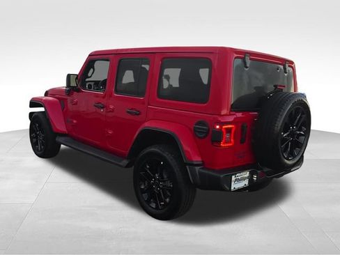 Used 2025 Jeep Wrangler Unlimited Sahara AWD/4WD image 3