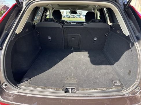 Used 2025 Volvo XC60 B5 Plus image 12